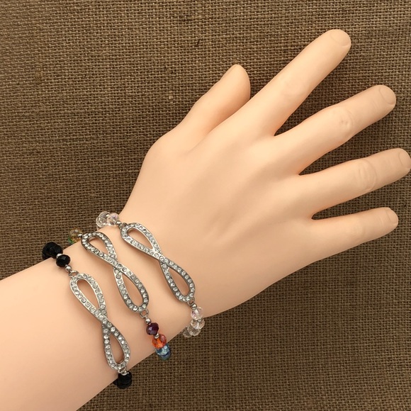 🌼 Rhinestone Infinity Sign Stretch Bracelet - Picture 3 of 3
